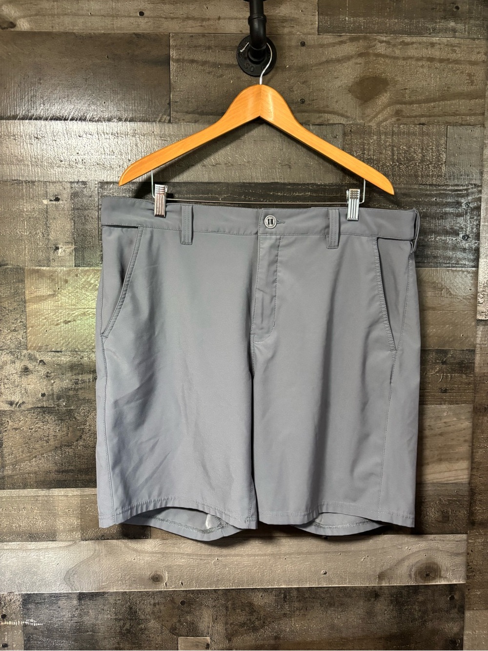 Huk Men's Light Gray Flat Front Performance Shorts XL